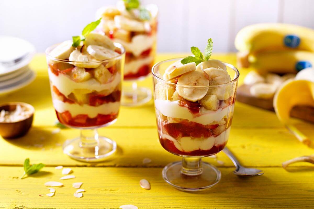 Allerlekkerste aardbeien-banaantrifle