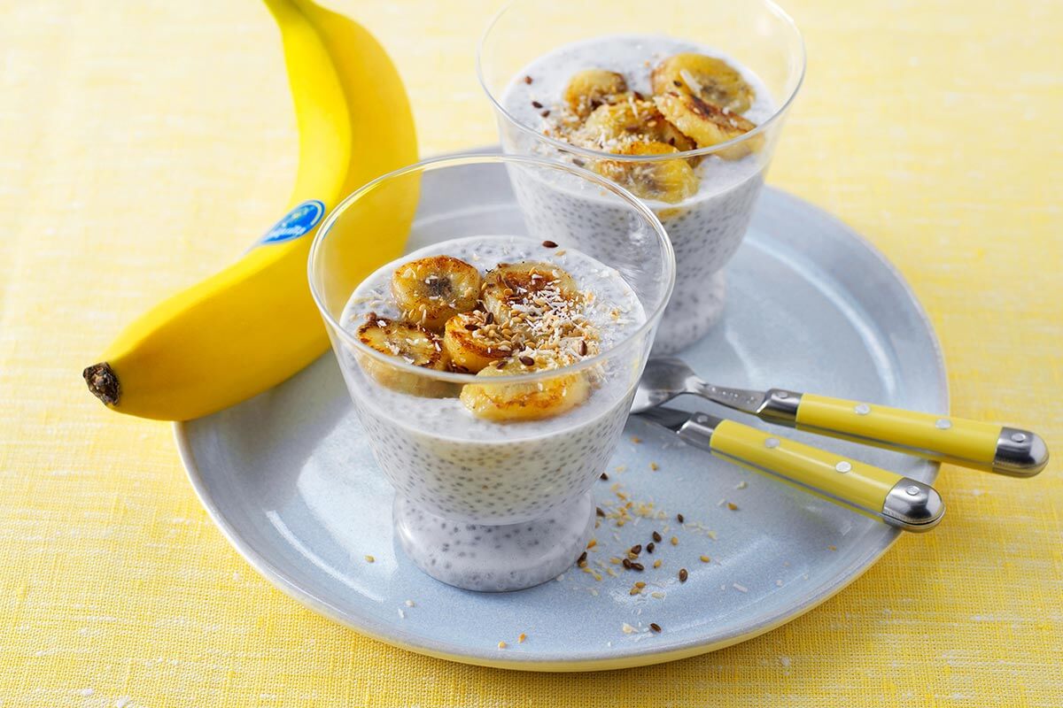 Chiapudding met gebakken bananen en kokos