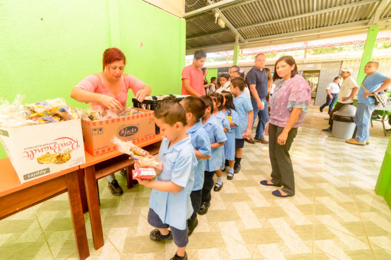 Chiquita schenkt land voor het bouwen van scholen aan het ministerie van onderwijs van Costa Rica - 7