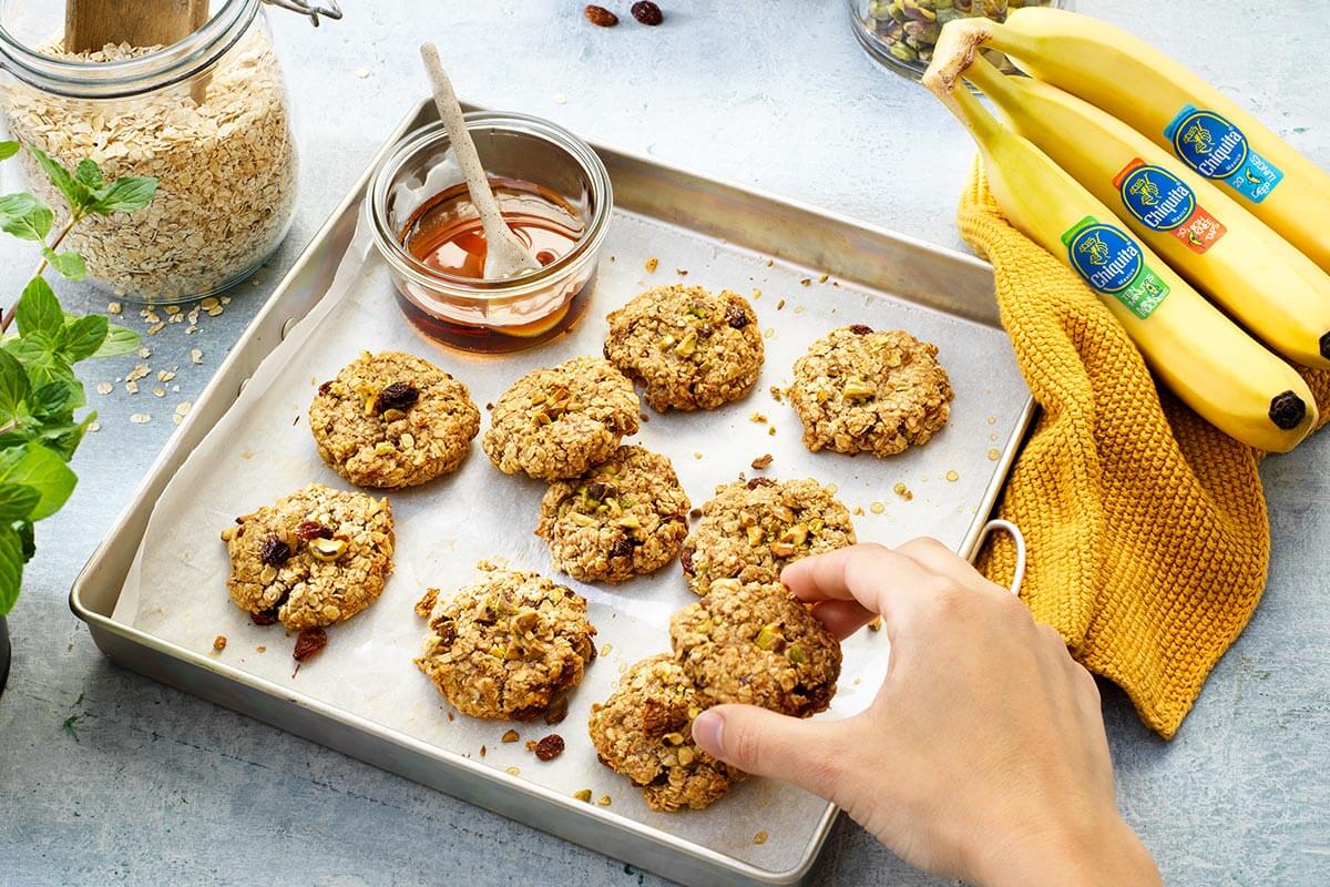 Robuuste havermoutkoekjes met Chiquita-banaan en bosbessen