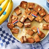 Met Chiquita banaan en amandelpasta gevuld speculaas met amandelen