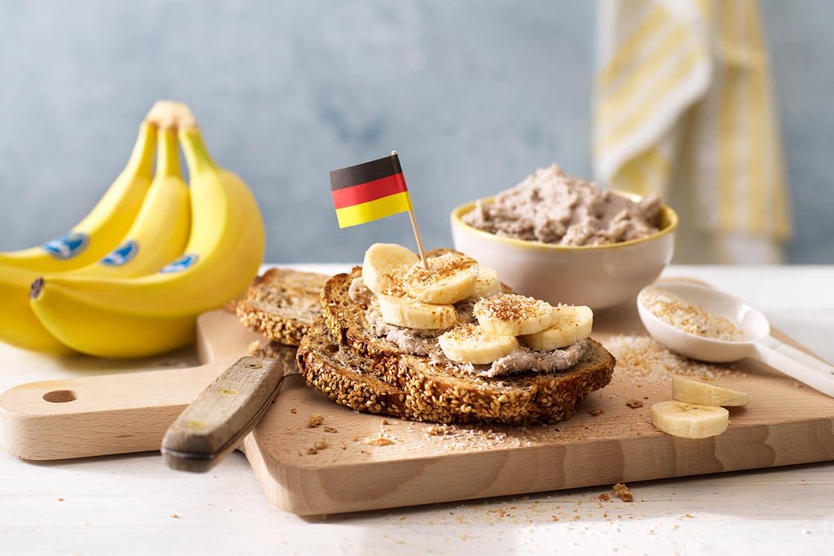 Duits volkorenbrood met Chiquita banaan en kokosnoot