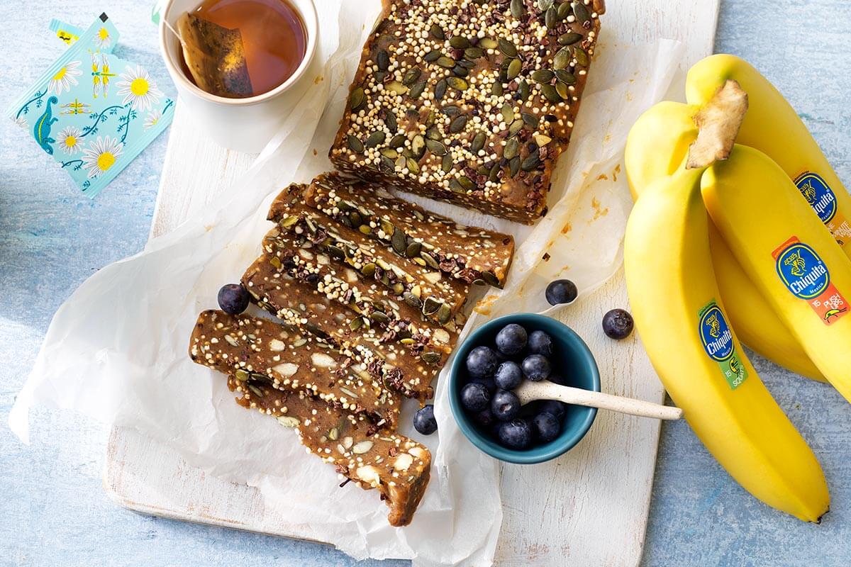 Wat eten na sporten: Energierepen van gepofte quinoa met Chiquita-banaan en pompoenzaden.