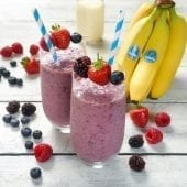 Snelle smoothie met Chiquita-banaan en bessen