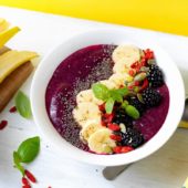 Veganistische smoothiekom met Chiquita-banaan en bieten