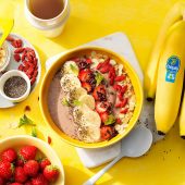 Veganistische smoothiebowl aardbei, Chiquita-banaan en eiwitten