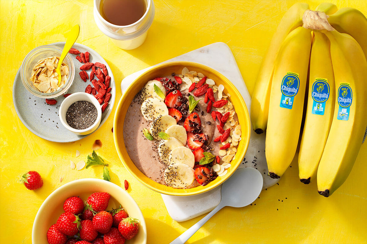Veganistische smoothiebowl aardbei, Chiquita-banaan en eiwitten
