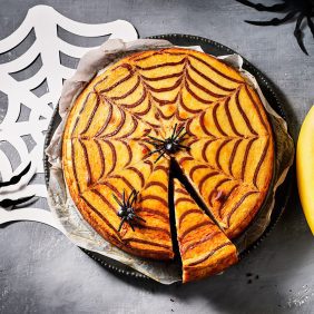 Chocolade spinnenweb banaan-pompoen cheesecake