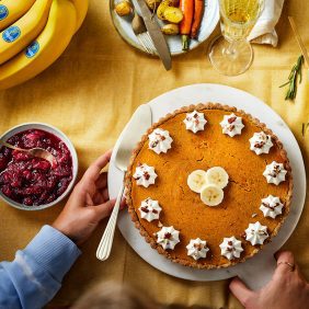 Pompoen-bananentaart met graham cracker-korst