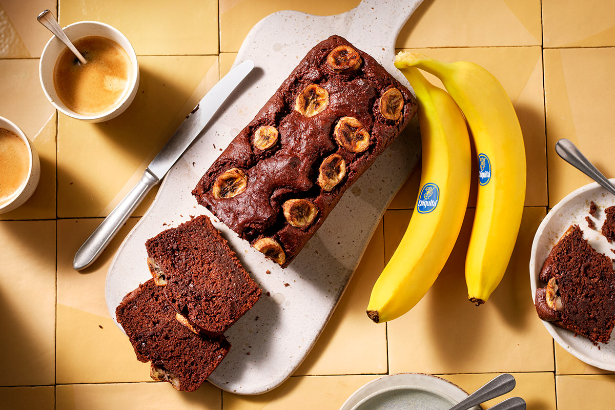 Veganistisch chocolade-bieten-bananenbrood